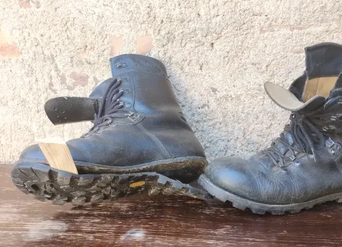 BW Kampfstiefel Model 2000 mit flacher Sohle - Sohle getrennt